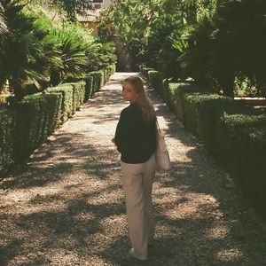 Meet your Posher, Caitlin